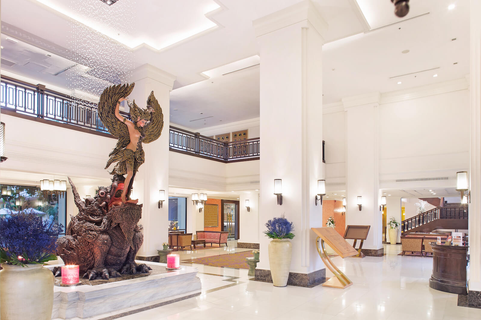 Lobby_02.jpg